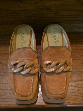 Naked Feet Women's Tan Suede Chain-Accent Loafers